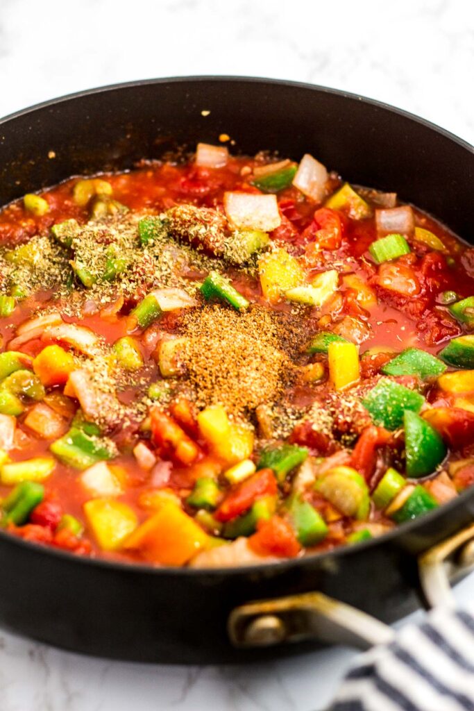 Tomato sauce with vegetable seasoned with creole seasoning