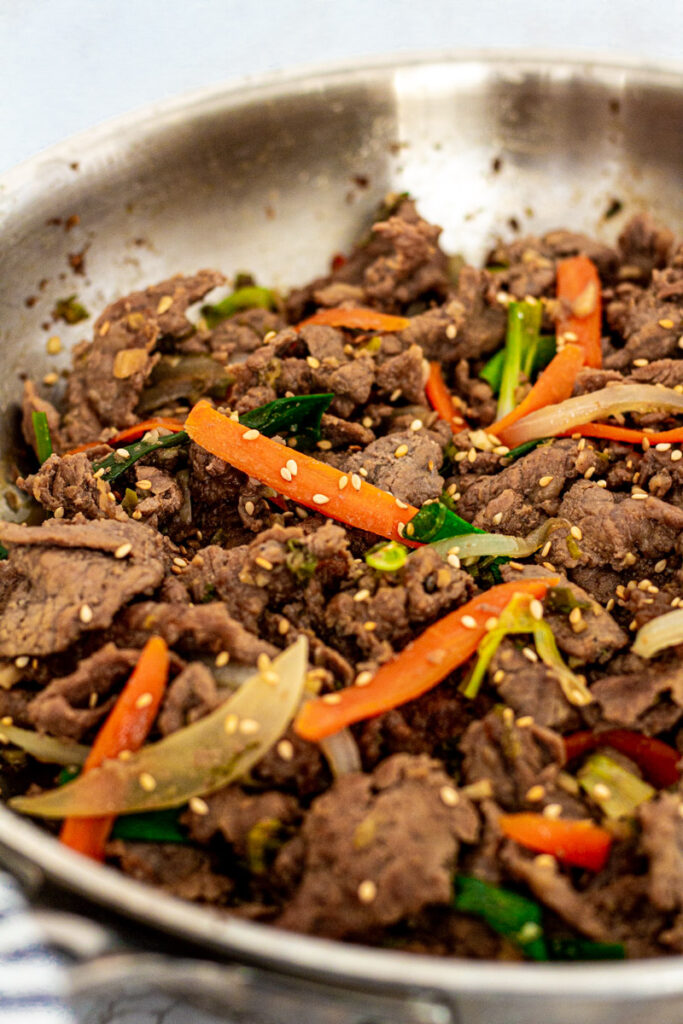 Finished dish sprinkled with sesame seeds