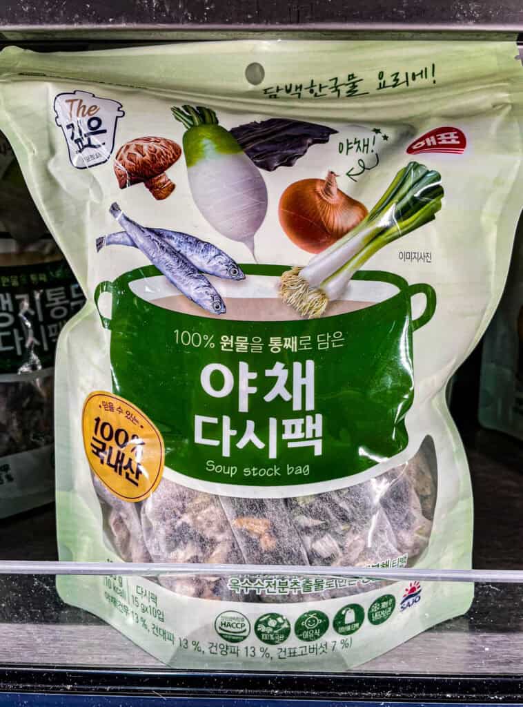Korean vegetable soup stock pouch made with shiitake mushrooms, radish, onion, green onion, and kelp; includes dried fish for added depth