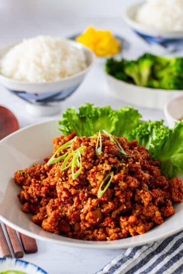 Gochujang ground pork served with lettuce leaves and steamed rice.